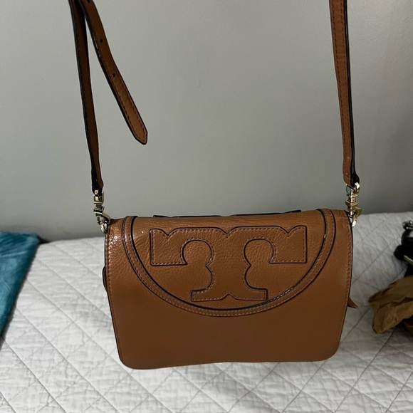 Tory Burch All T Crossbody In Bark Tan EUC  With Gold Tone Accents - Picture 10 of 11